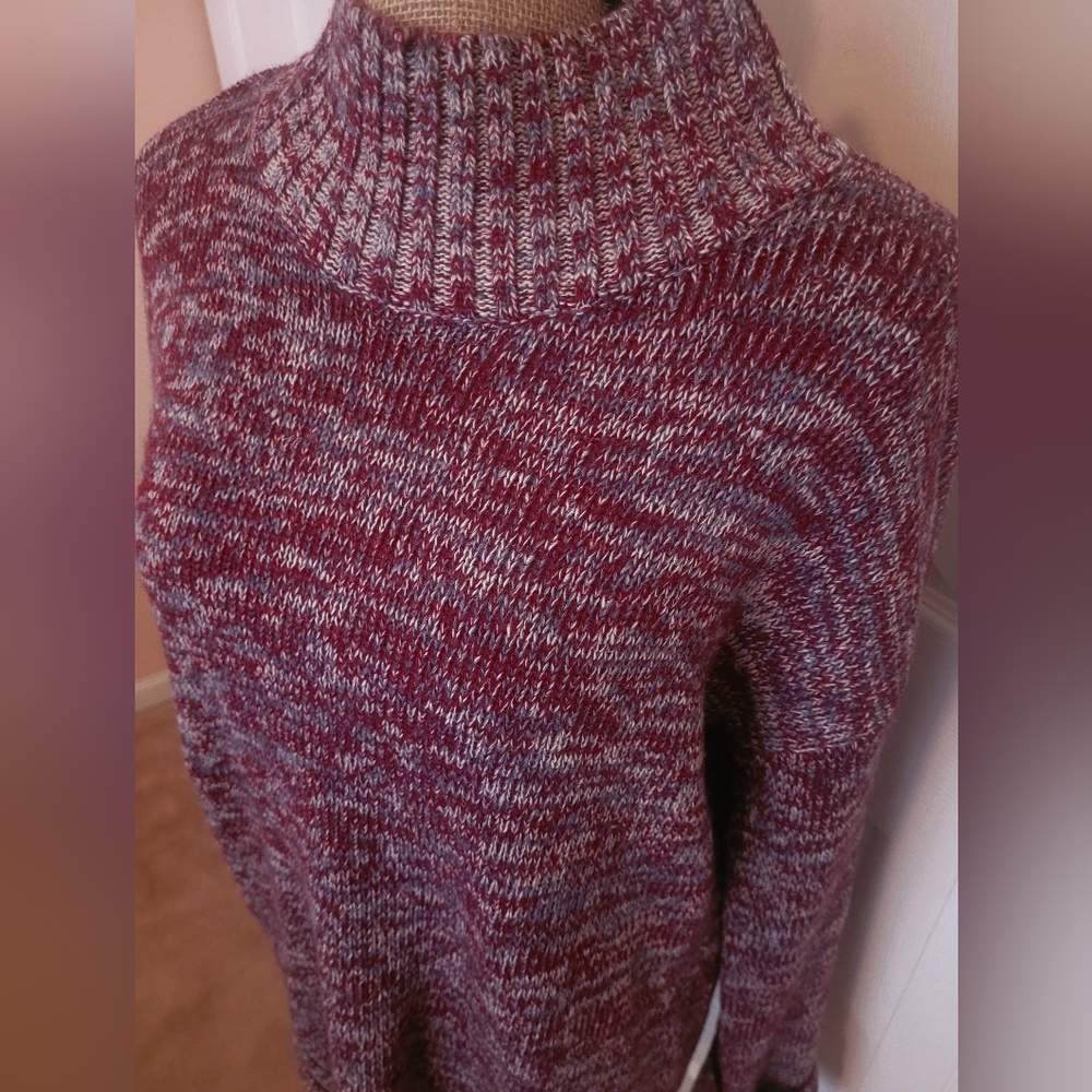 ❤️ Hem & Thread Sweater - Picture 2 of 5